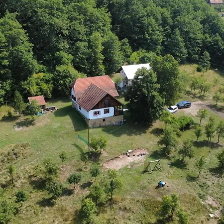 בית נופש Etno Kuca Milidrag פוצ'ה